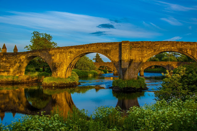 lovers walk bridge