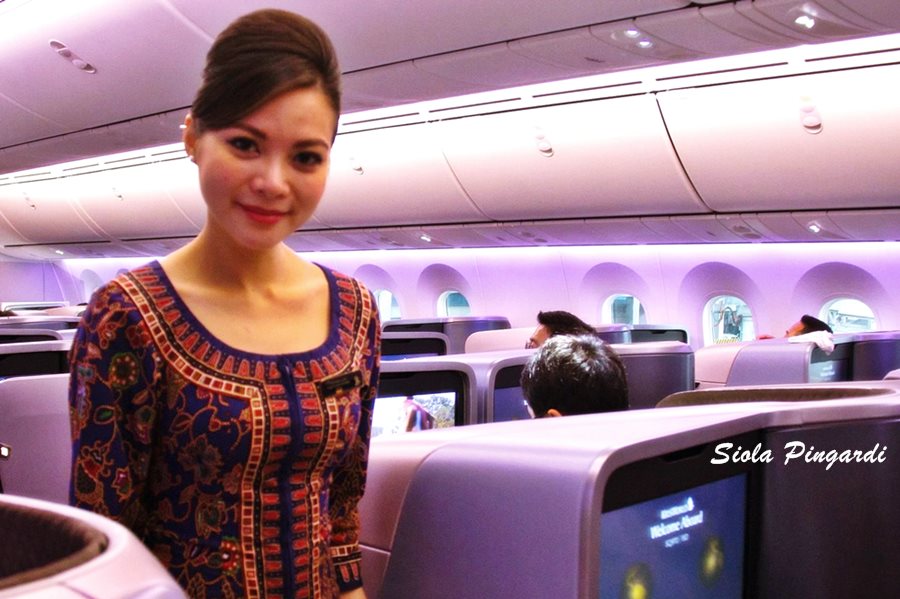 Fakta dibalik Baju Seragam Pramugari Singapore Airlines, Tertua di