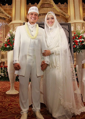 model baju pengantin muslim terbaru, gaun pengantin muslimah syar'i, gaun pengantin muslimah terindah