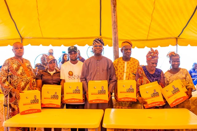 Over 6,000 Vulnerable Constituents In Lagos East Senatorial District Receive Senator Tokunbo Abiru Food Packs