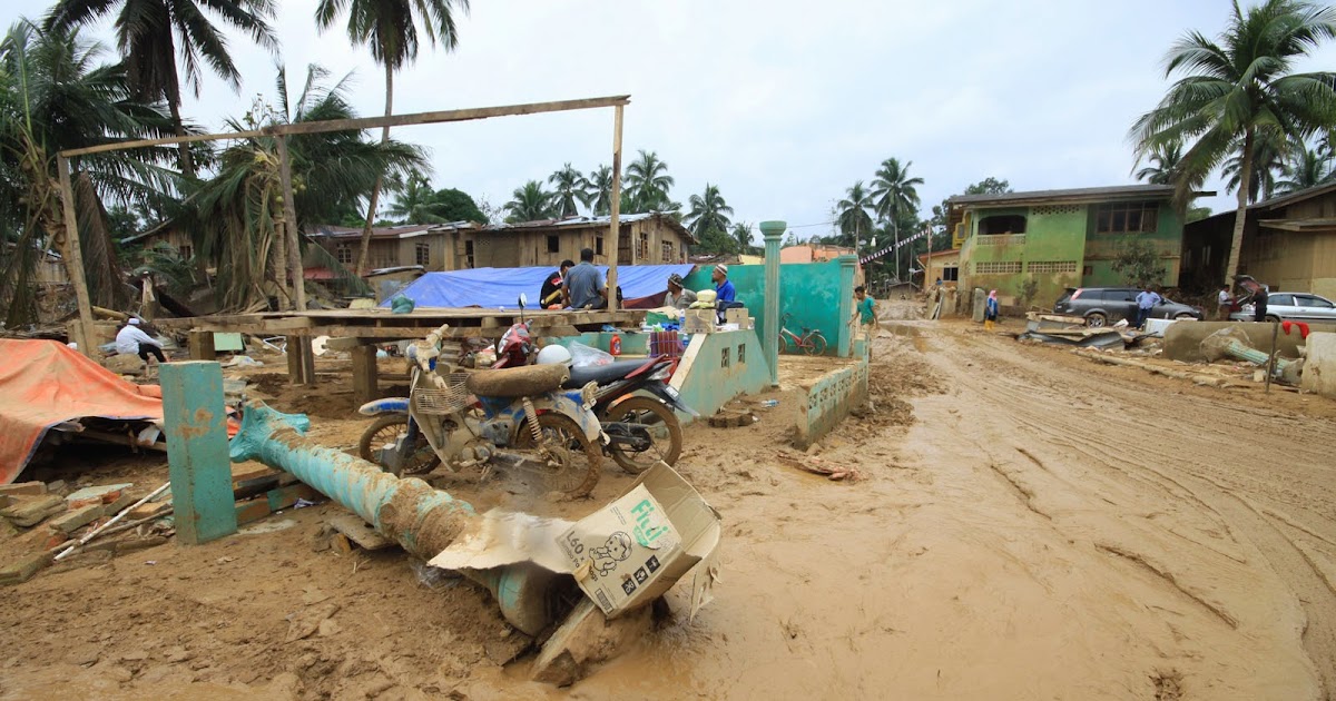 Gambar-gambar kesan Banjir di Kampung Manjor, Kuala Krai 