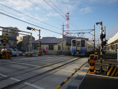 福井口駅手前の下り列車