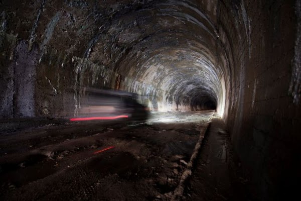 Muertes, presos republicanos y una obra monstruosa: la historia de la Engaña, el túnel de tren abandonado en Cantabria