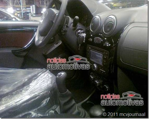 renault-sandero-2012-07