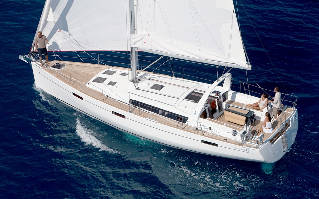 GREEK CALDERA YACHTING PROMISES AN EXPERIENCE OF A LIFETIME ABOARD ITS LUXURY SANTORINI CRUISE