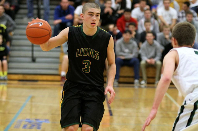 A young high school age Payton Pritchard dribbling a basketball in his possession