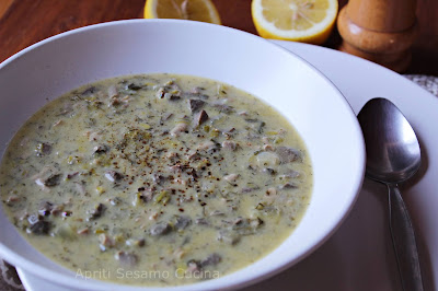 Maghiritsa è la zuppa pasquale che si prepara nella cucina greca una volta all'anno, per la cena dopo la Resurrezione.