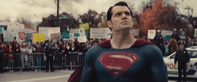 7 Things from the Batman v Superman Trailer