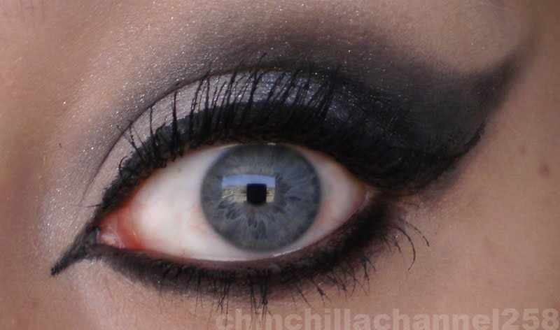 vampire eye makeup. in my eye make up.