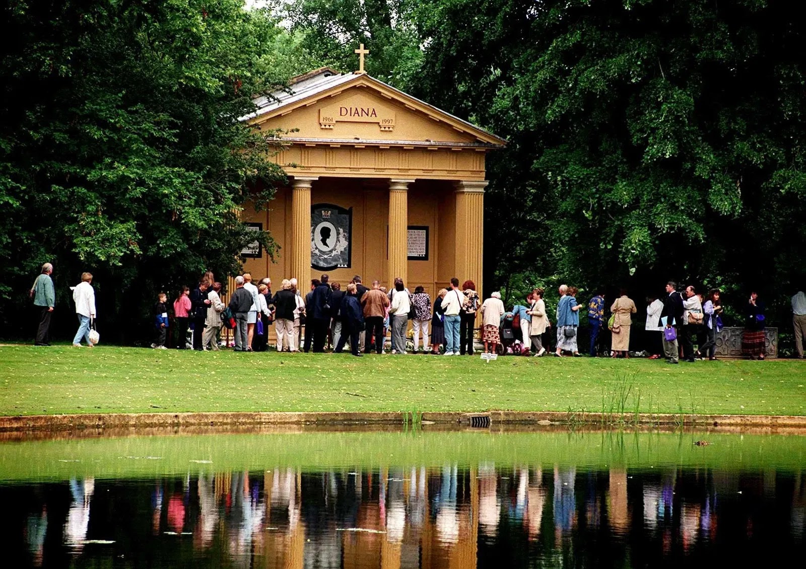 La historia de Althorp House, el lugar en que reposa el cuerpo de Lady Di