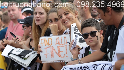 Chỉ là một trận đấu ở làng, nhưng màn ra mắt của Juventus trước mùa giải mới vẫn nhận được sự quan tâm lớn từ công chúng hâm mộ