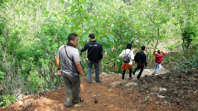 Jalanan menuju Goa Watu Joglo melalui Dusun Kepil, Putat.