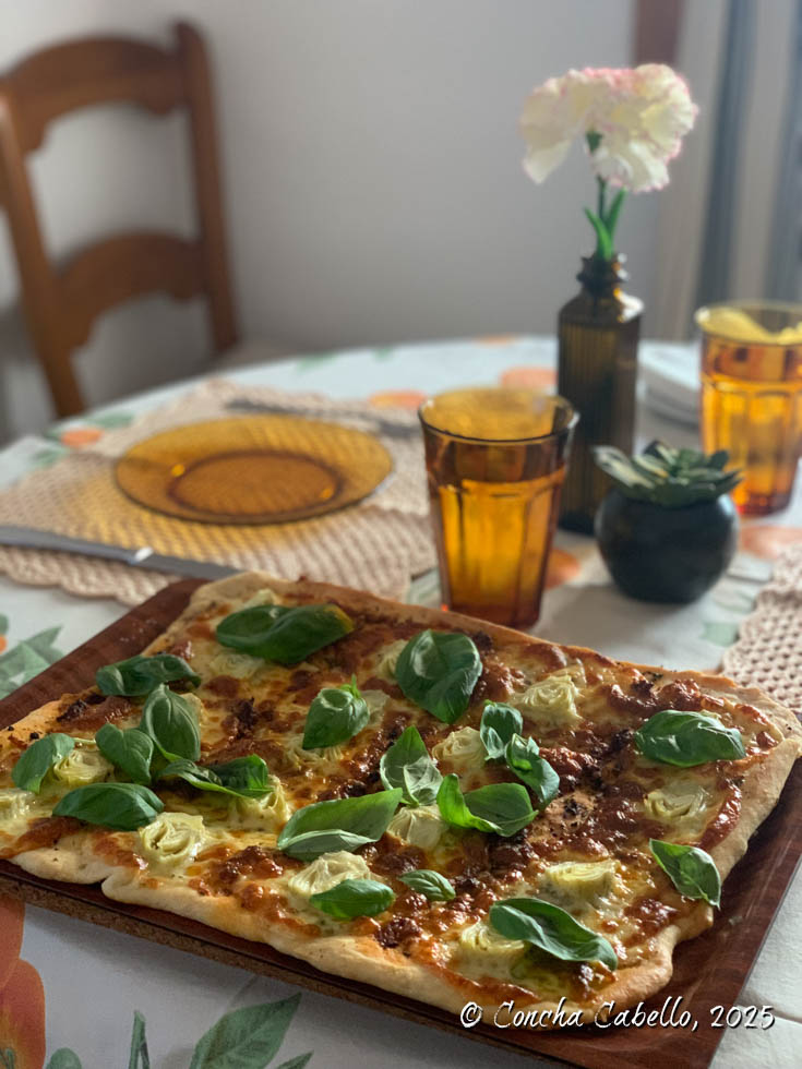 Pizza Bianca de Alcachofas, Scamorza y Pesto Rojo