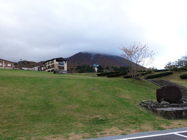 博労座の芝生け広場