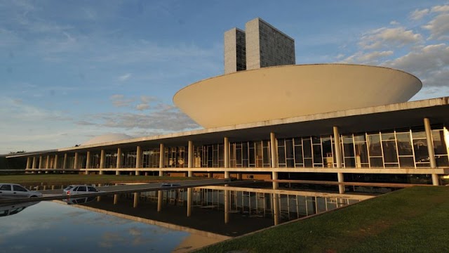 Congresso vê limite de 2 anos para Bolsa Família fora do teto, e PT admite ceder