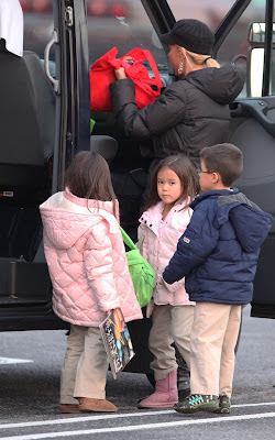 Kate Gosselin - A School Bus Busy Photos