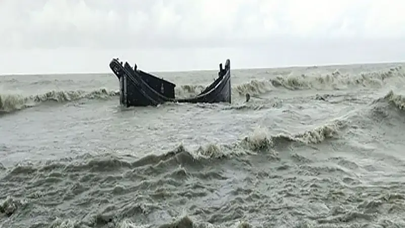 মেঘনায় যাত্রীবাহী বোট ডুবি নিখোঁজ ১