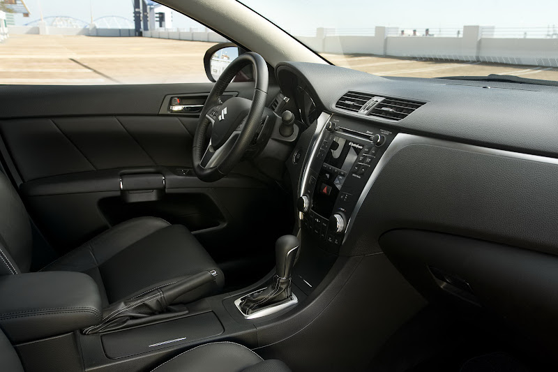 2011 Suzuki Kizashi Interior. The 2011 Suzuki Kizashi Sport