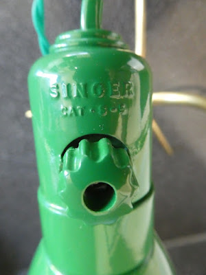 primavera, printemps, vert, jardin, singer, machine à coudre, jouy le chatel, éclairages, lampe, lampesgrichard, richard, grichard, g’richard, vintage, ancien, retro, atelier, désign, industriel, édison, brocante, loft, dans le noir, ampoule
