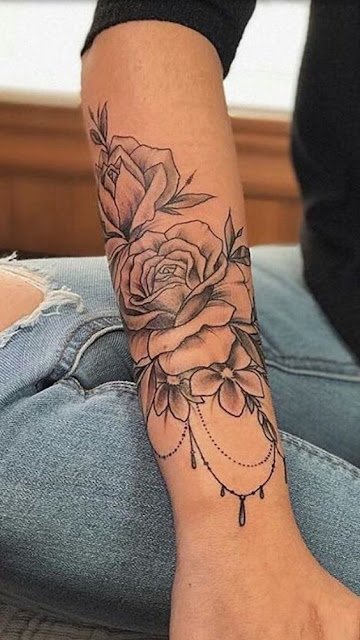 Tatuagens femininas de flores 