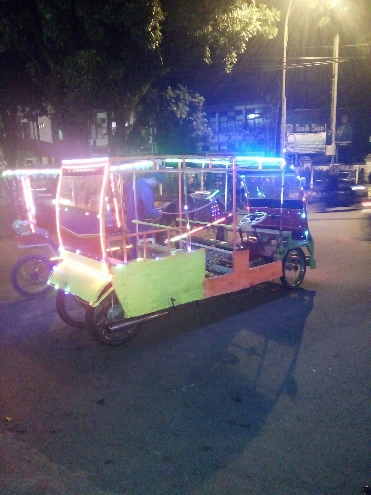 My Tasik Eksis Mobil  Gowes  Wisata Sehat di Taman Kota 