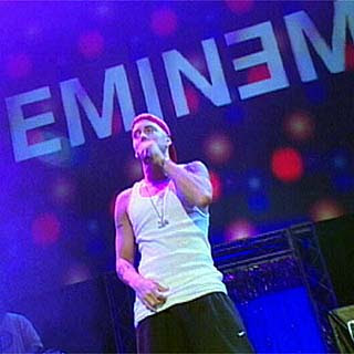 Eminem - The Apple Lyrics | Letras | Lirik | Tekst | Text | Testo | Paroles - Source: musicjuzz.blogspot.com