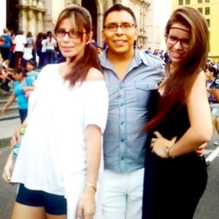 Foto de las hermana Milena y Greysi junto al hombre que quieren