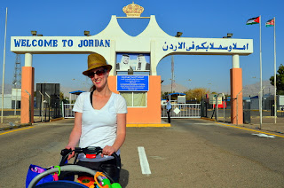 eilat aqaba border crossing from israel with welcome to jordan sign