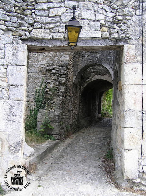 LE POET-LAVAL (26) - Village médiéval