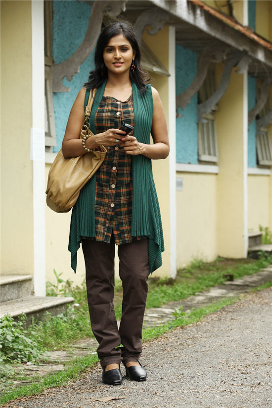 Malayalam Actress Remya Nambeesan  hot photos,Malayalam Actress Remya Nambeesan  spicy photos,http://rkwebdirectory.com 