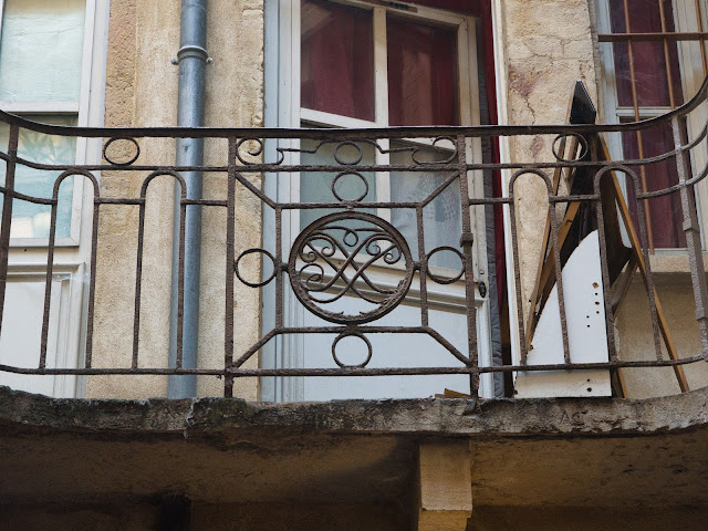 jiemve, le temps d'une pose, Lyon, traboule, traboules, cours d'immeuble, façades, escaliers