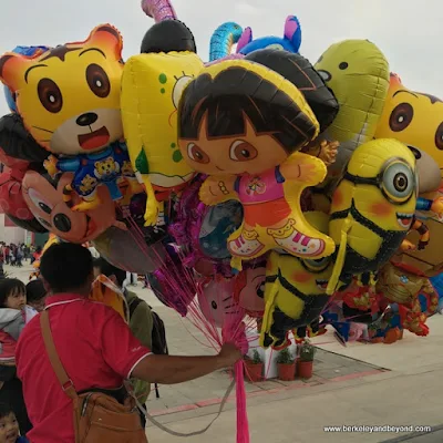 kids balloons at Taiwan Lantern Festival 2016