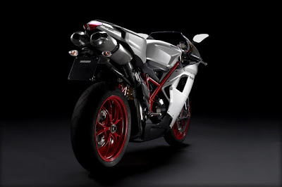 Ducati-848-EVO_2011_1280x963_Rear_Angle_02