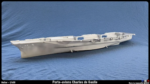 Montage de la maquette du Charles de gaulle d'Heller au 1/400.