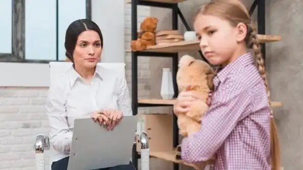 Cara Mengajarkan Anak Berbuat Baik dan Menjauhi Kejahatan di Era Modern