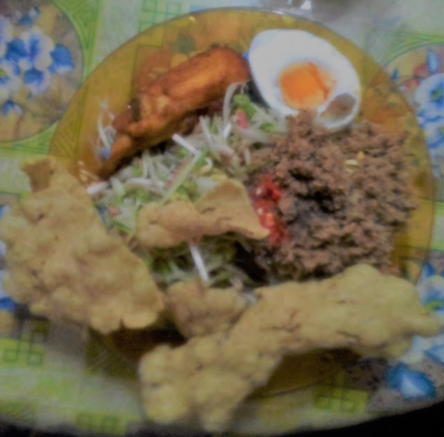 SEDAPNYA MAKAN NASI KERABU