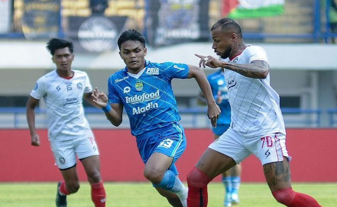 Pertandingan pada pekan ke-19 BRI Liga 1 musim 2023/2024 antara Persib Bandung dan Arema FC yang berlangsung pada hari Rabu, tanggal 8 November 2023. (Sumber: Dokumentasi Arema FC)