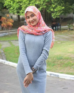 Hijabers cantik Ririn Putri Anjani