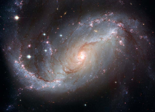 ngc-1672-prototipe-galaksi-spiral-berbatang