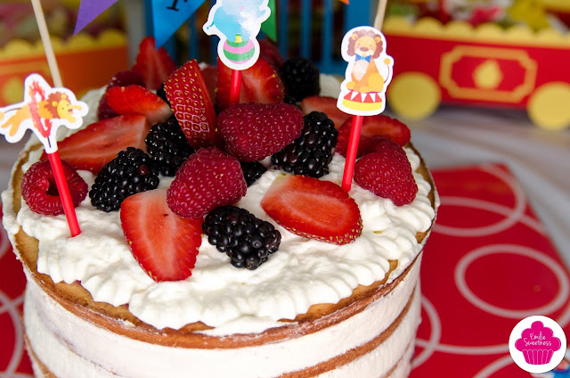 Naked cake aux fruits rouges et chantilly - Gâteau d'anniversaire 