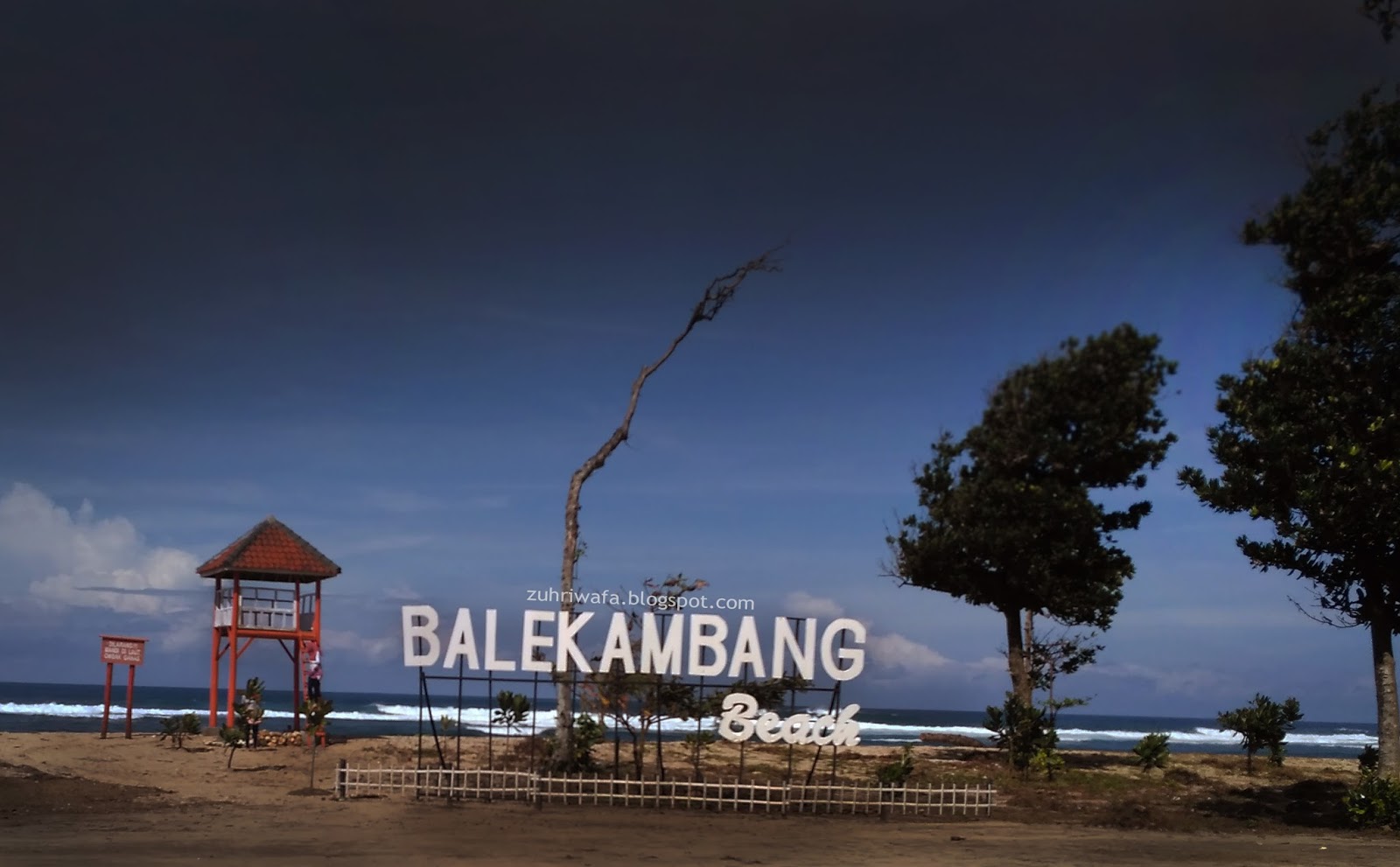 Menikmati Malam Dan Suasana Pagi Di Pantai Balekambang Ombonejagad