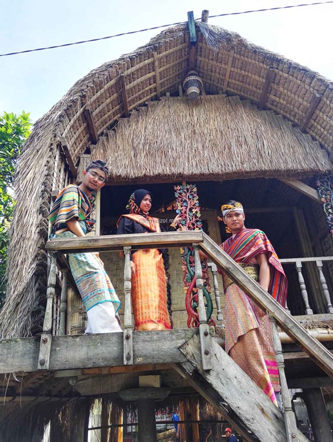 Desa Kerajinan Tenun di Lombok