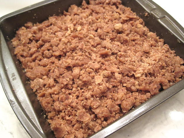 Veega Blog, Vegan New York-Style Crumb Cake - Chloe's Vegan Desserts