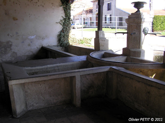 VITREY (54) - La fontaine-lavoir