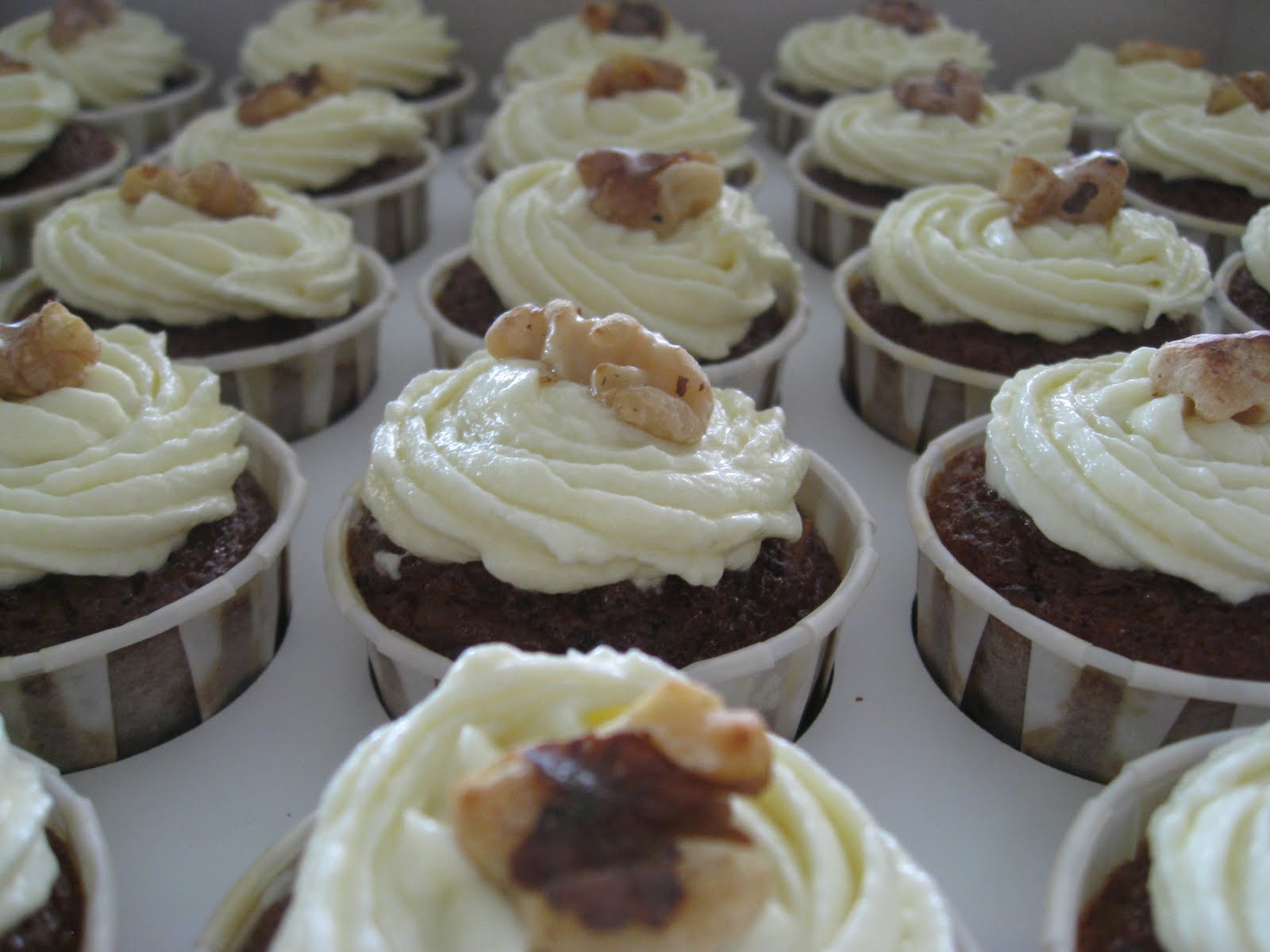 .: Moist Carrot Walnut Cupcake