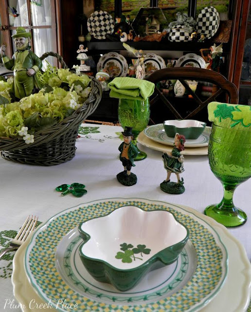 Saint Patrick's Day table setting, heart shaped plates, leprechauns, Daffodil Flatware, Lenox, RICHARD GINORI MANIFATTURA DI LAVENO Plates,