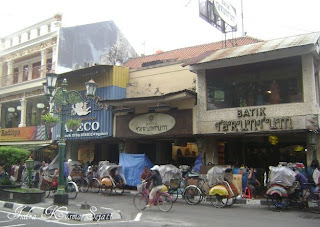 http://ejawantahtour.blogspot.com/2013/09/malioboro-dan-museum-hidup-kebudayaan.html