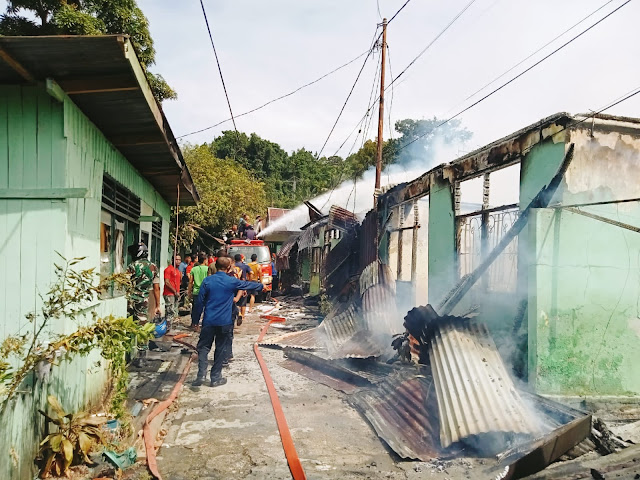 Kebakaran Landa 6 Unit Rumah di Asrama Kodam Lama Jayapura.lelemuku.com.jpg