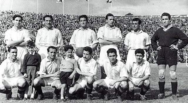 REAL VALLADOLID DEPORTIVO. Temporada 1948-49. Soler, Babot, Coque, Vaquero, Busquet, Hilario. Peralta, Rafa, Ortega, Lasala, y Mario. CLUB ATLÉTICO DE MADRID 2 REAL VALLADOLID DEPORTIVO 0. Domingo 17/04/1949. Campeonato de Liga de 1ª División, jornada 26. Madrid, estadio Metropolitano. GOLES: 1-0: 8’, Mújica. 2-0: 47’, Silva.