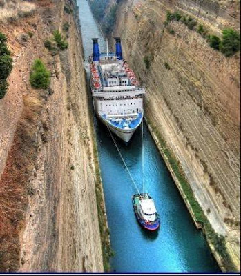 Foto divertente, Nave in strettoia